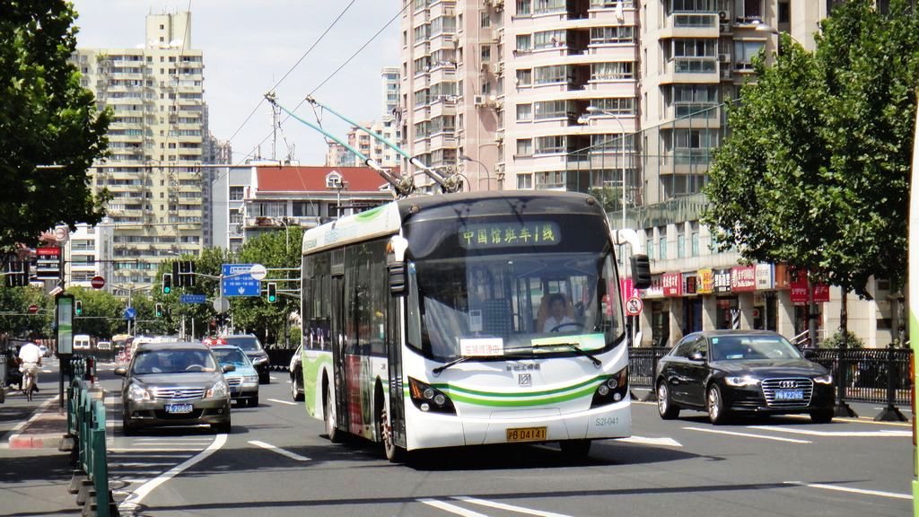 Shanghai trolleybus ex e-bus 1.jpg