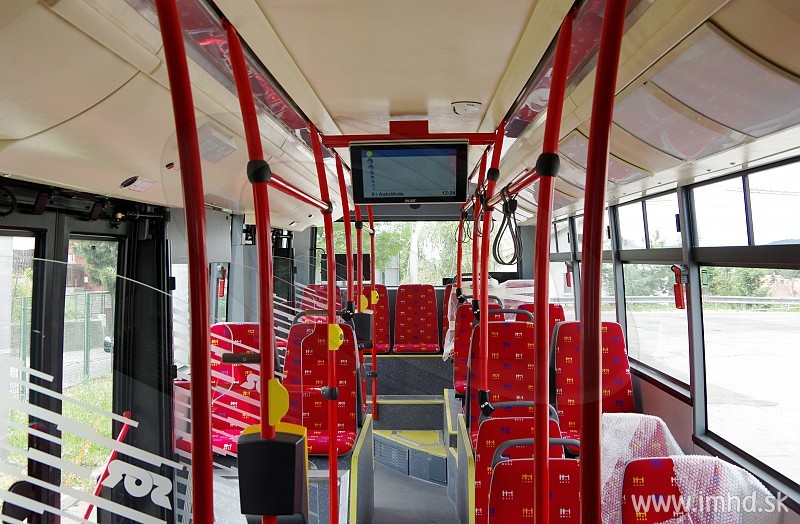 3q.Interier-klboveho-trolejbusu-Skoda-31-Tr-SOR.jpg