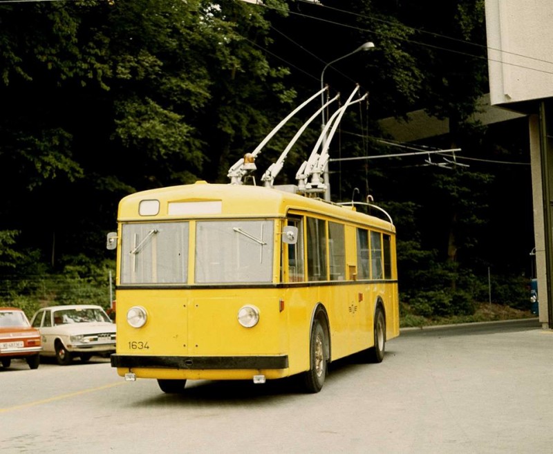 TL de-icing trolleybus.jpg
