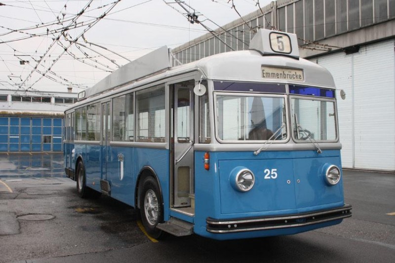 VBL trolleybus 25.jpg