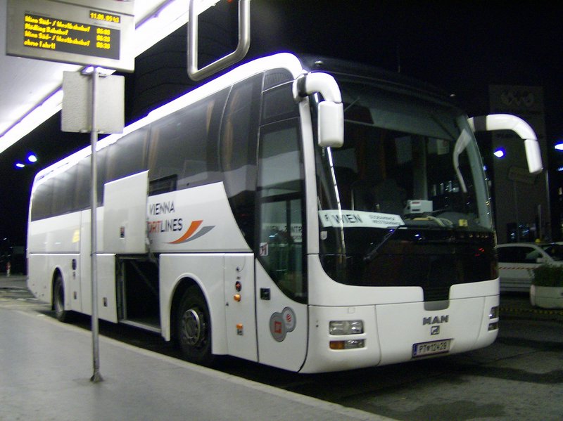 Flughafen Wien -bus to Westbahnhof.JPG