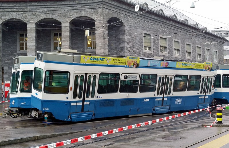 Zwei-Tram-2000-der-VBZ-am-Bahnhof-Enge-kollidiert_Sandro-Hartmeier_7-8-19.jpg