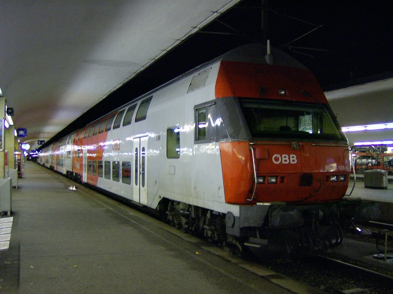 80-33 108-6 Westbahnhof Wien.JPG