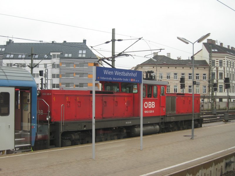 1063 025-9 Wien Westbahnhof.jpg