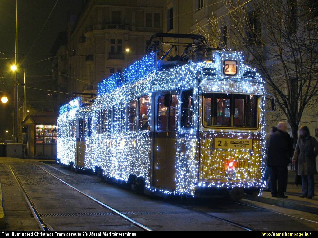 Budapest_ChristmasTram_JaszaiMariter.jpg