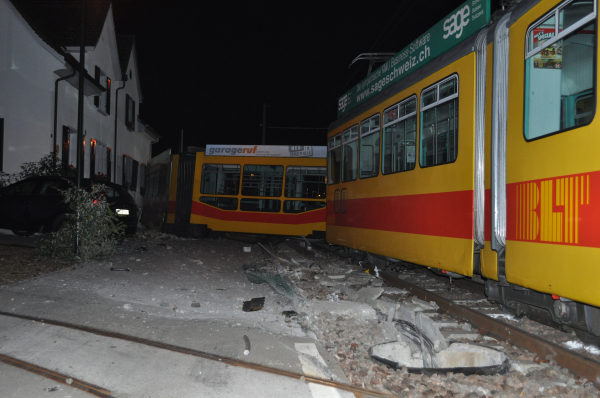 accident tramvai Basel 3.jpg