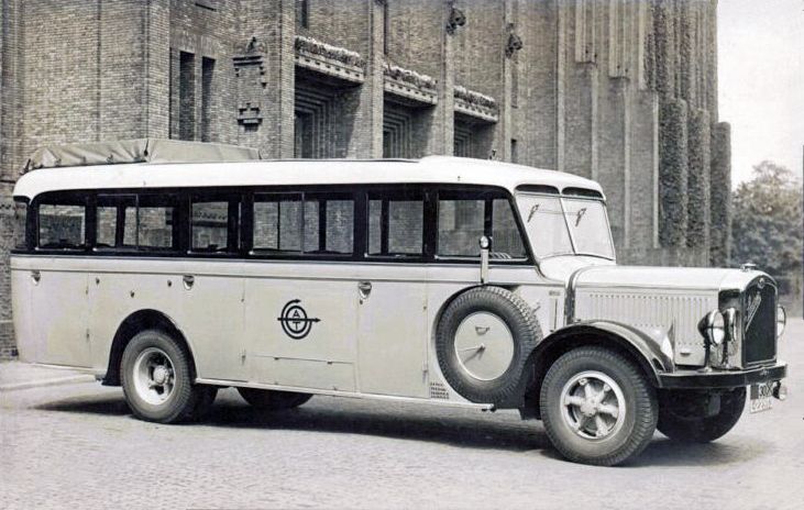 Saurer Bus Utrecht 1930s.jpg