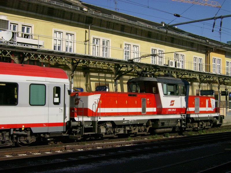 1163 011-8 Haupbahnhof Salzburg.JPG