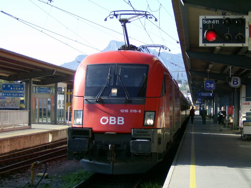 1016 016-6 Haupbahnhof Salzburg.JPG