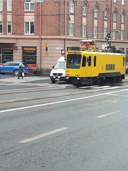 20170605_Helsinki tram (1).jpg