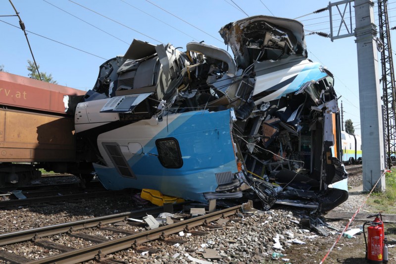 Linz train crash 2017 a.jpg